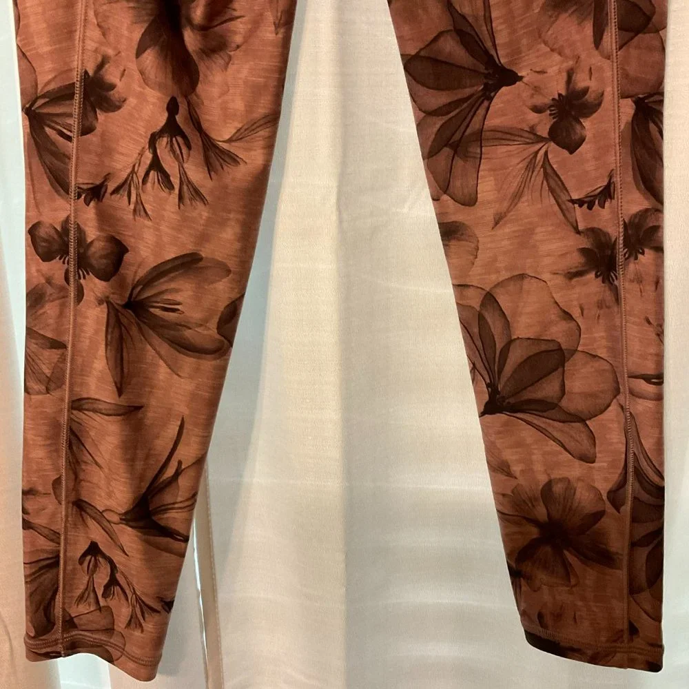 Athleta Salutation Stash Pocket 7/8 Tight Leggings XS Rosy Pink Floral